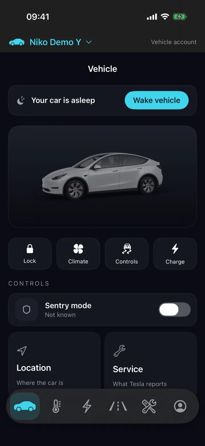 L'app Niko attenuata dietro un avviso che dice che l'auto dorme, con un pulsante per svegliarla.